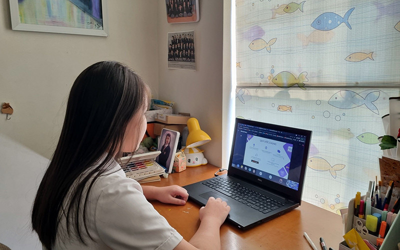 Học sinh khối 8 hứng thú khám phá kiến thức trong tiết học “Life”. Ảnh: Trường Olympia