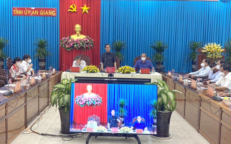 Quang cảnh cuộc họp.