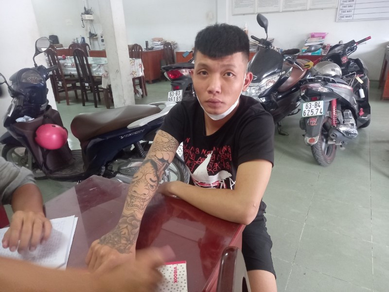 Đối tượng Nguyễn Thành Mạnh tại cơ quan công an.