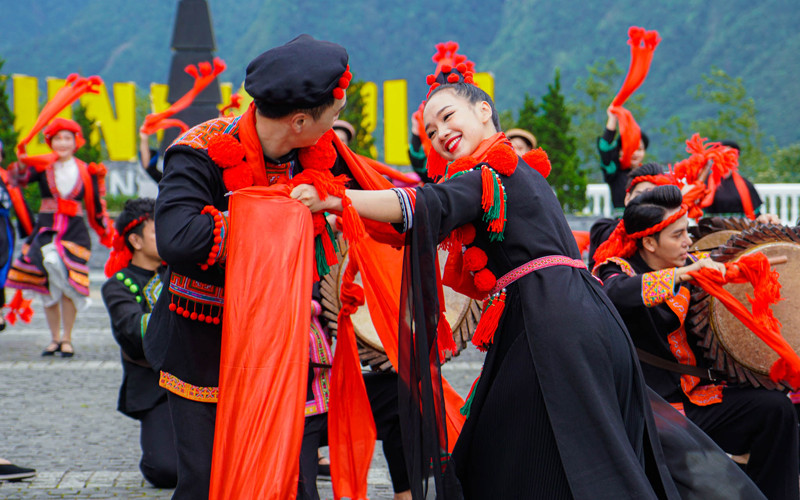 Lên Fansipan “chứng kiến” chuyện tình Tây Bắc giữa chàng Đỗ và nàng Quyên