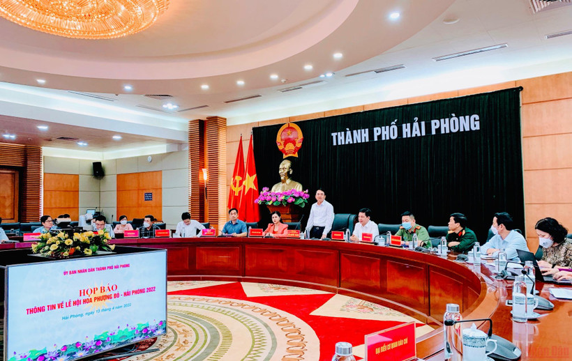 Quang cảnh cuộc họp báo của UBND thành phố Hải Phòng về Lễ hội Hoa phượng đỏ-Hải Phòng 2022 tổ chức chiều 13/4.