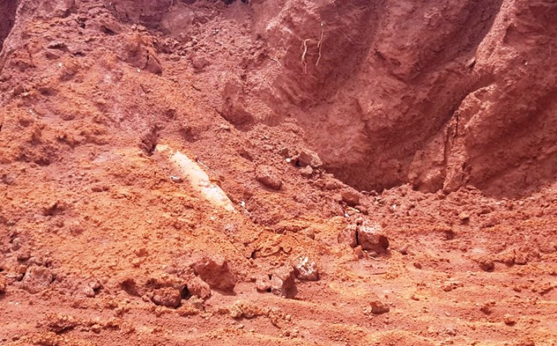 Phát hiện bom lớn khi san lấp mặt bằng.