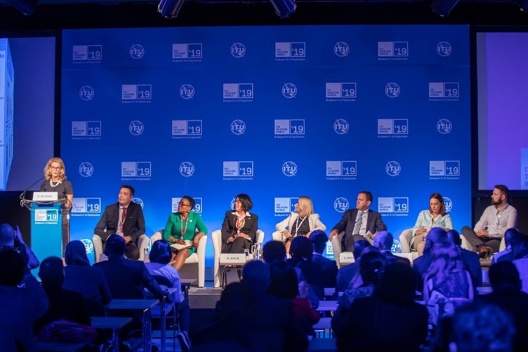 Phiên hội nghị bàn tròn tại Triển lãm ITU Telecom World 2019, Hungary.