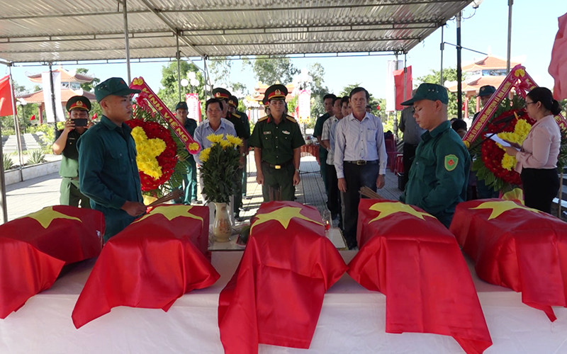 Lễ truy điệu các liệt sỹ hy sinh vì sự nghiệp giải phóng đất nước.