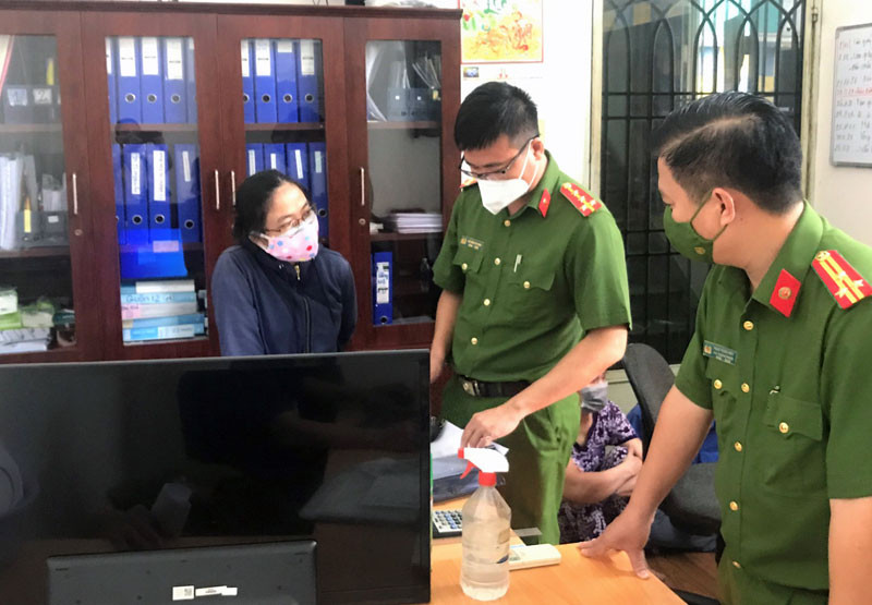 Khám xét bên trong Công ty TNHH thương mại dịch vụ Biên Khoa.