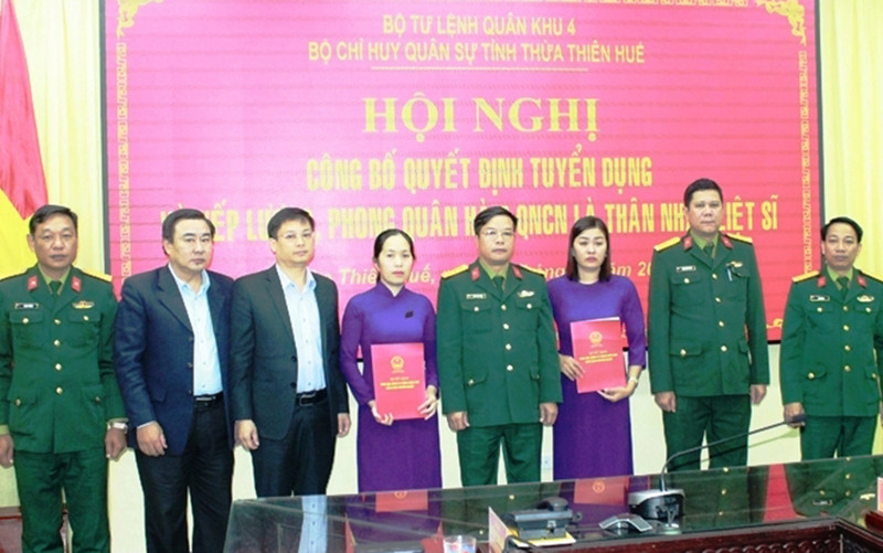 Việc tuyển dụng, phong quân hàm cho vợ các liệt sĩ thể hiện sự quan tâm của Quân ủy Trung ương, Bộ Quốc phòng, động viên trước sự mất mát đối với gia đình của các liệt sĩ.