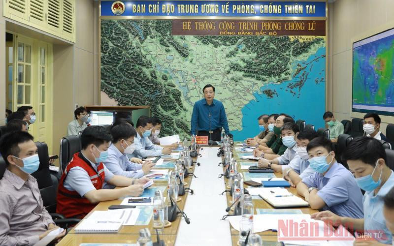 Họp Ban Chỉ đạo quốc gia về Phòng chống thiên tai để ứng phó áp thấp nhiệt đới có thể mạnh lên thành bão sáng 7/7.