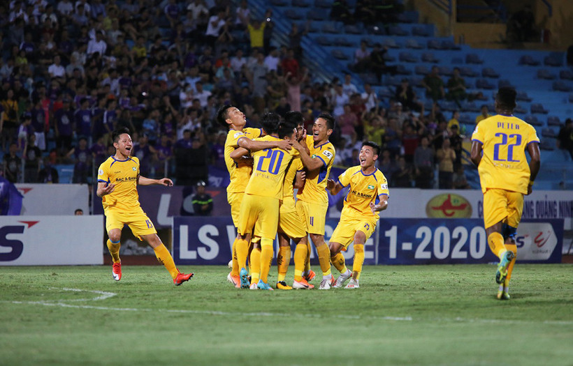 Sông Lam Nghệ An là CLB thứ ba trình đơn lên VPF. 