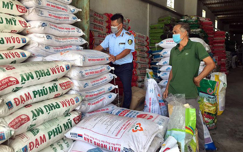 Các cơ quan chức năng đang tăng cường kiểm tra, giám sát để tránh tình trạng trục lợi từ phân bón.