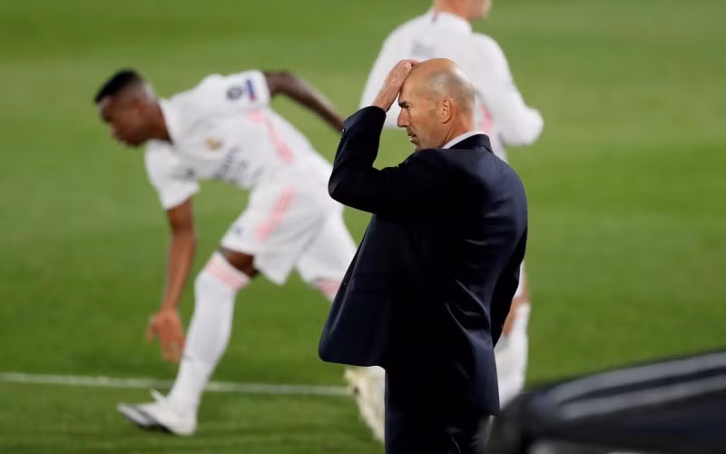 HLV Zinedine Zidane thừa nhận đang gặp khó khăn để tạo ra một đội bóng như ông muốn.