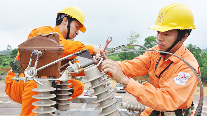 Cần có cơ chế để tư nhân đầu tư vào các dự án truyền tải điện. Ảnh: EVN