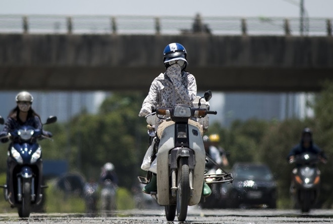 Khu vực Hà Nội ngày nắng nóng đặc biệt gay gắt với nền nhiệt cao nhất 39-41 độ C. (Ảnh minh họa)