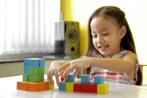 Trẻ cần được tự mình trải nghiệm, khám phá để hiểu và ghi nhớ hiệu quả.