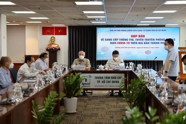 Toàn cảnh cuộc họp báo.