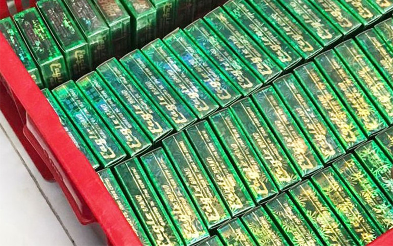 Dầu gió giả thành phẩm được phát hiện tại cơ sở sản xuất của ông Cường.