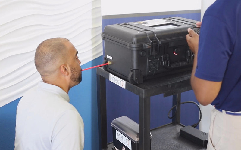 Thiết bị xét nghiệm Covid-19 bằng hơi thở vừa được FDA Mỹ cấp phép khẩn cấp. (Ảnh: CBS)