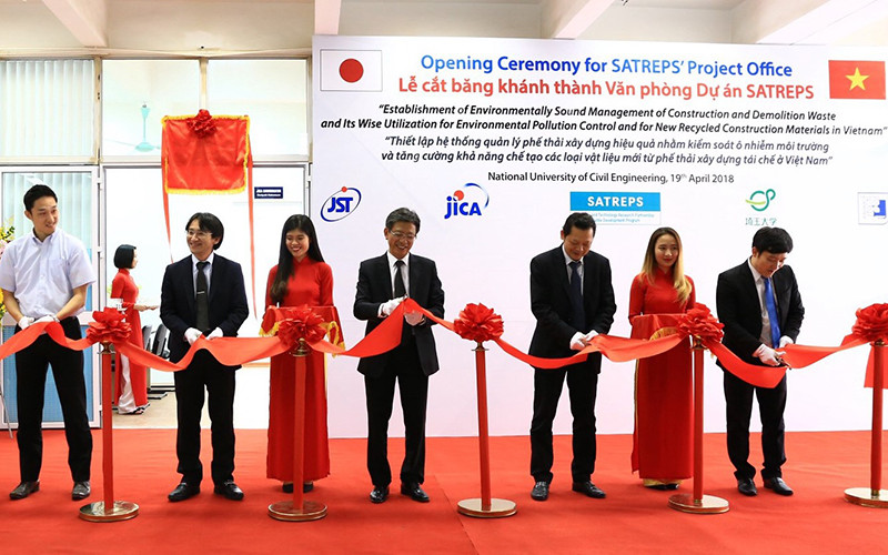 Khánh thành Văn phòng dự án JST-JICA SATREPS về quản lý và tái chế rác thải xây dựng, tháng 4/2018. (Ảnh: JICA Việt Nam cung cấp)