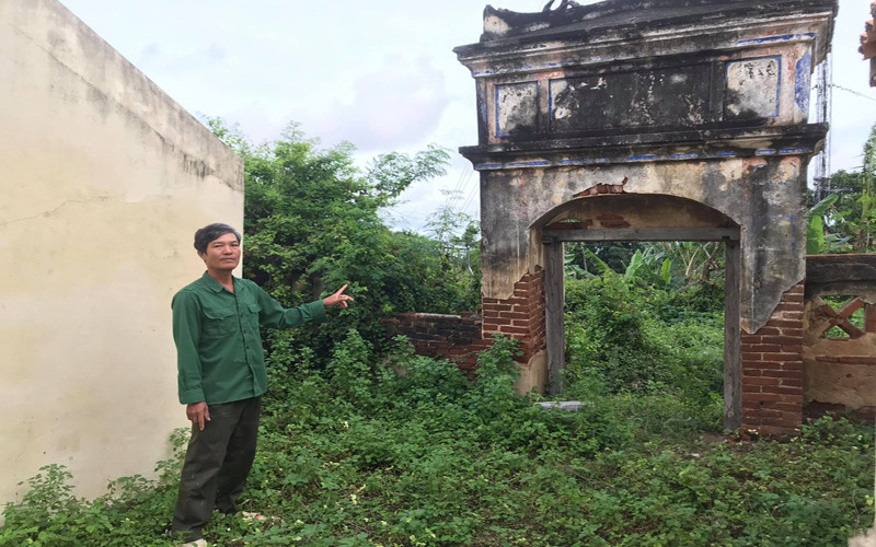 Cửa Đông môn xuống cấp trầm trọng. Vòng thành, các mặt đông - nam- bắc bị sập.