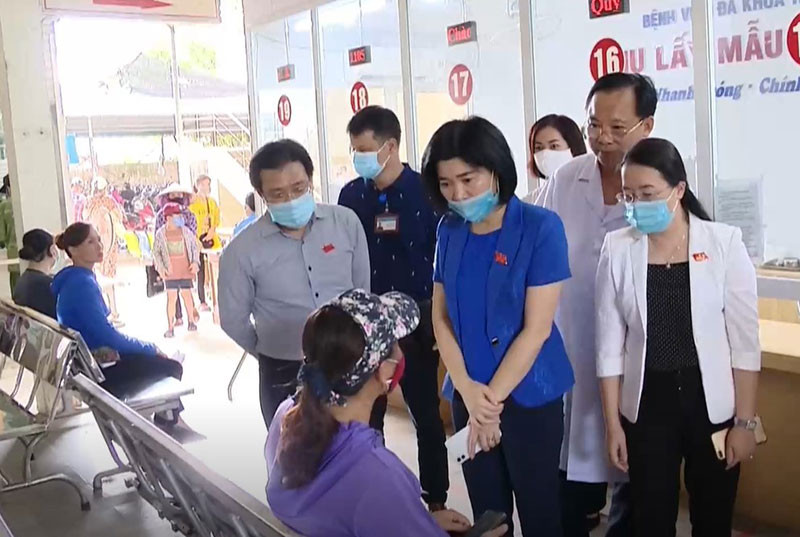 Đoàn công tác của HĐND TP Hà Nội khảo sát thực hiện Quy tắc ứng xử tại Bệnh viện đa khoa Hoài Đức.