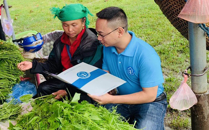 Vận động người dân tham gia bảo hiểm xã hội tự nguyện (Ảnh: BHXH tỉnh Lai Châu).