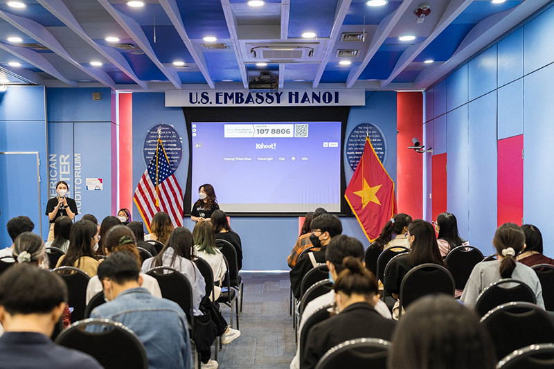Một hoạt động dành cho giới trẻ ở Trung tâm Hoa Kỳ tại Hà Nội. (Ảnh Đại sứ quán Hoa Kỳ) 