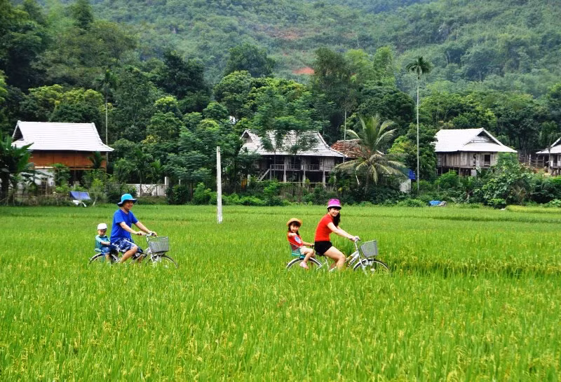 Khách du lịch trong và ngoài nước rất thích thú với mô hình tham quan, lưu trú tại Homestay Bản Lác, Mai Châu, Hòa Bình.
