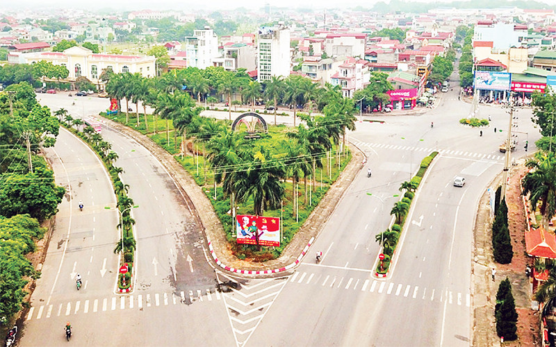 Phía bắc thị xã Sơn Tây là đầu mối giao thông của nhiều tuyến đường kết nối với trung tâm Hà Nội và các tỉnh lân cận. Ảnh: HIỀN NGUYỄN