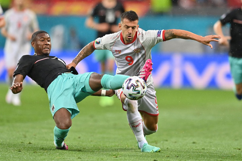 Alaba có đường kiến tạo mang về bàn thắng thứ ba cho đội tuyển Áo. (Ảnh: UEFA)