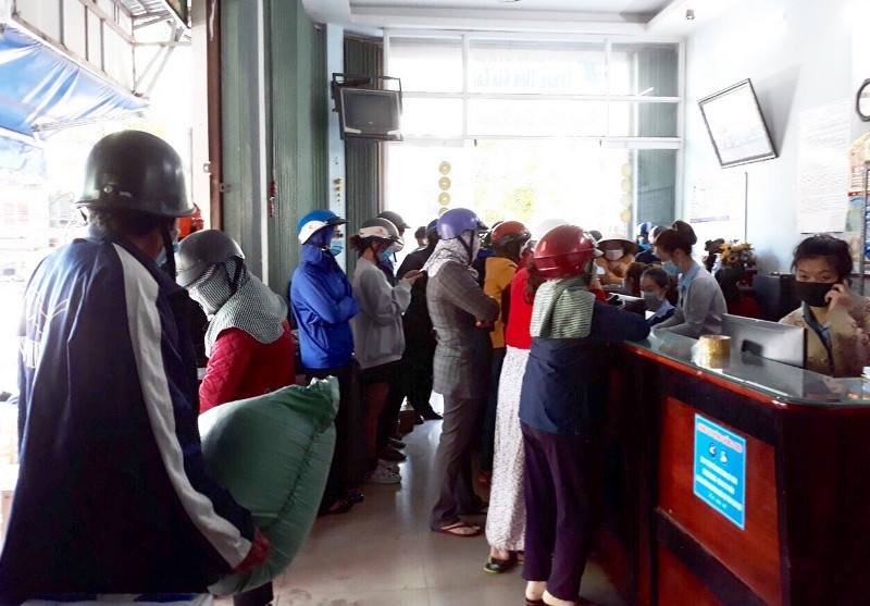 Khách đến đổi, trả vé tại Công ty TNHH Dịch vụ Vận tải và Du lịch Thuận Tiến Gia Lai.                                                                                             