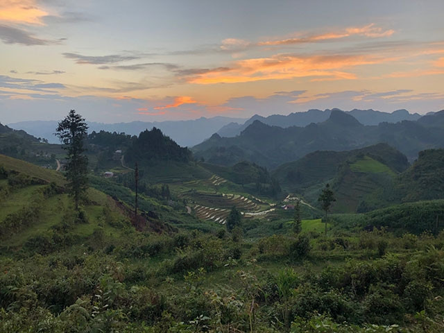 Ngắm hoàng hôn trên đỉnh Ngải Thầu