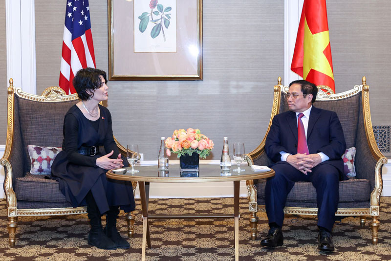 Thủ tướng Phạm Minh Chính tiếp bà Nina Hachigian, Phó Thị trưởng thành phố Los Angeles. (Ảnh: NHẬT BẮC)