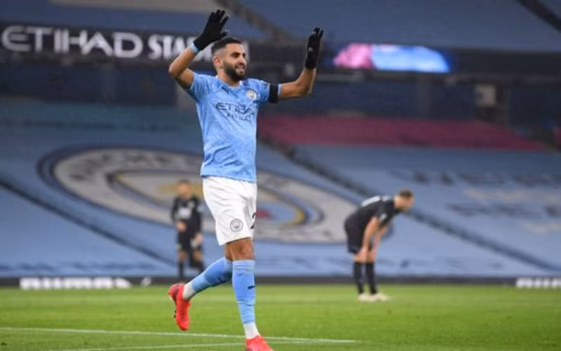 R. Mahrez lập cú hat-trick cho Man City.
