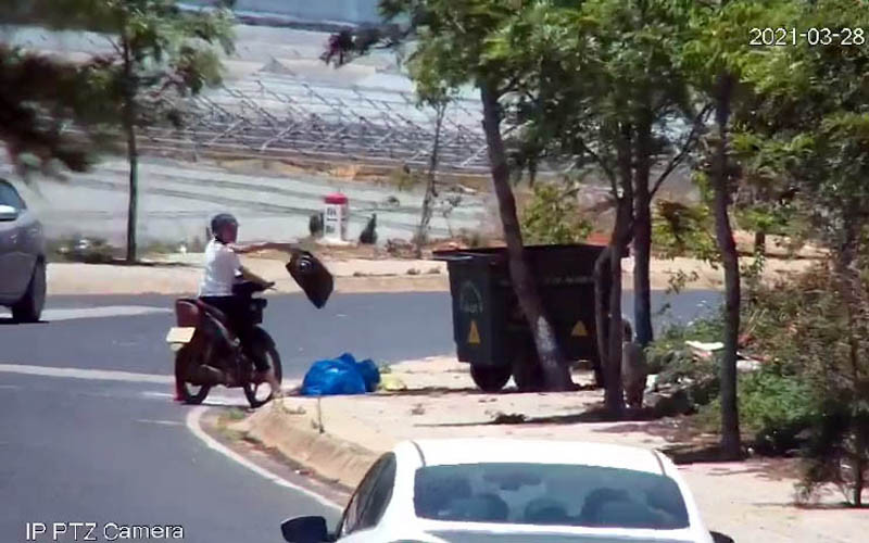 Hành vi bỏ rác thải không đúng quy định của ông H được camera ghi lại