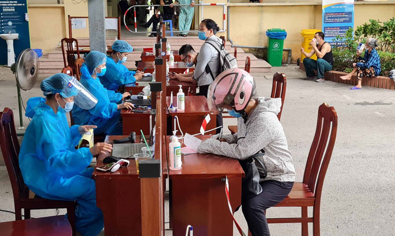  Bệnh viện đa khoa tỉnh Vĩnh Phúc giám sát chặt chẽ tất cả những người ra, vào viện. 