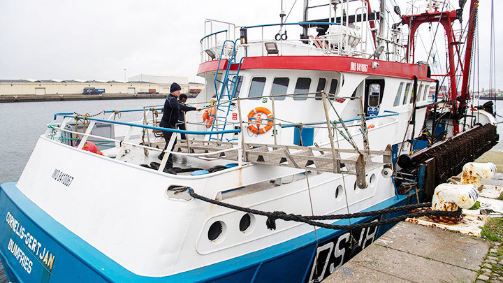 Tàu Cornelis Gert Jan của Anh đã được Pháp trả tự do. Ảnh: AFP