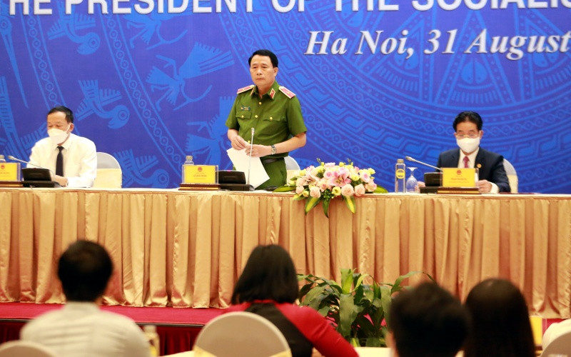 Thiếu tướng Lê Quốc Hùng, Thứ trưởng Công an, Ủy viên Thường trực Hội đồng Tư vấn đặc xá năm 2021 phát biểu tại buổi họp báo.