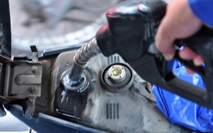 Xăng tiếp tục tăng thêm gần 900 đồng. (Ảnh minh họa: moit.gov.vn)