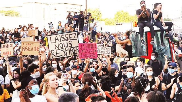 Biểu tình chống bạo lực cảnh sát và phân biệt chủng tộc tại Paris (Pháp), ngày 2-6-2020. Ảnh: REUTERS