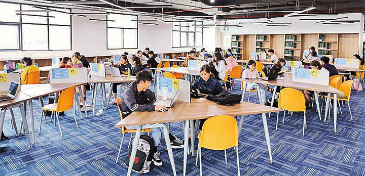 Sinh viên Trường ĐH Kinh tế TP Hồ Chí Minh học tập, nghiên cứu kiến thức. (ảnh chụp trước khi dịch Covid-19 bùng phát). (Ảnh: Phòng Marketing - Truyền thông, Trường ĐH Kinh tế TP Hồ Chí Minh cung cấp).