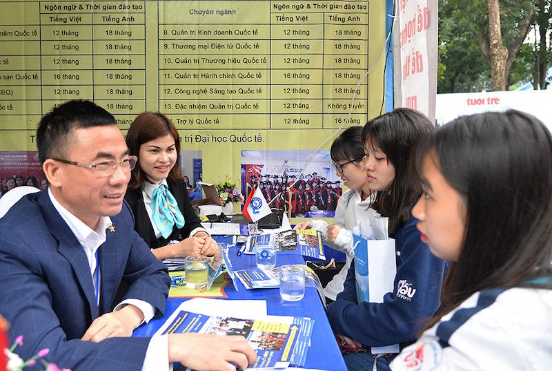 Tư vấn mùa thi (Ảnh minh hoạ: THUỶ NGUYÊN)