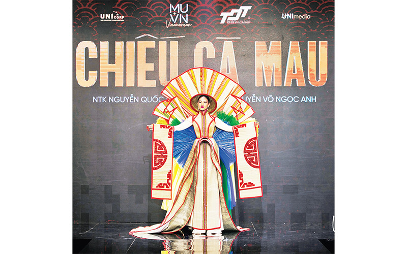 Với chiến thắng thuyết phục, bộ trang phục “Chiếu Cà Mau” của NTK Nguyễn Quốc Việt sẽ đồng hành cùng tân Hoa hậu Hoàn vũ Việt Nam tại đấu trường nhan sắc Miss Universe 2022 trong thời gian tới.