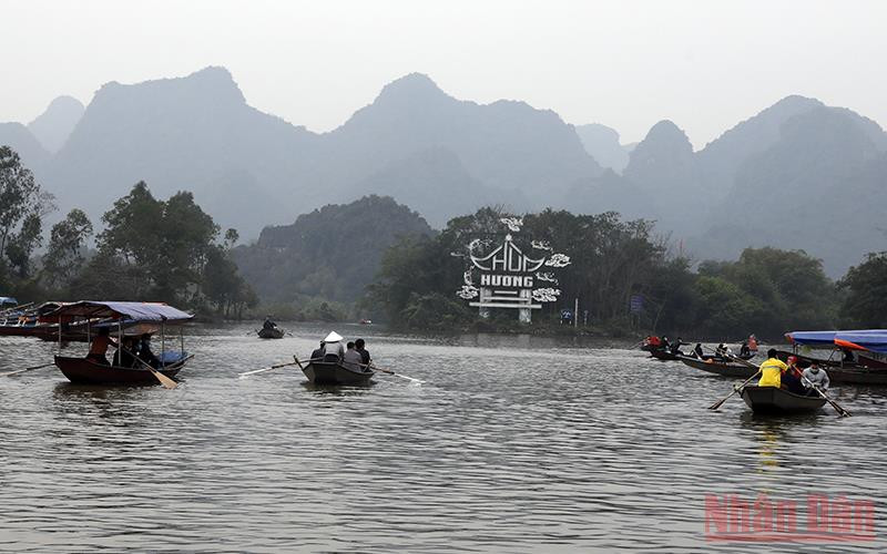 Một đoạn suối Yến ngày thử nghiệm cho người dân về tham quan.