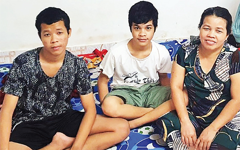 Ba mẹ con chị Đặng Thị Phường được gia đình ông Nguyễn Thành Huấn tạo điều kiện về nơi ở trong thời gian dịch Covid-19 diễn biến phức tạp. Ảnh: THU NGUYỆT