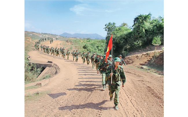 Cán bộ, chiến sĩ Sư đoàn 3 (Quân khu 1) hành quân tham gia diễn tập. Ảnh: KHƯƠNG DOÃN