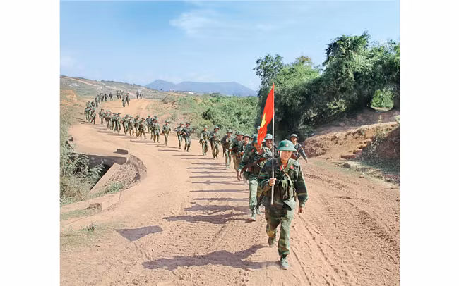 Cán bộ, chiến sĩ Sư đoàn 3 (Quân khu 1) hành quân tham gia diễn tập. Ảnh: KHƯƠNG DOÃN