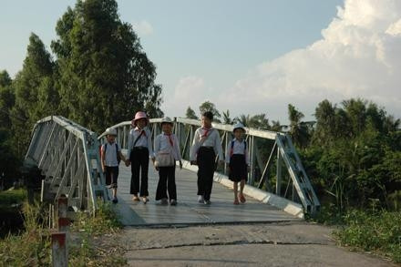 Cái Nước là một trong những địa phương đi đầu trong xây dựng đường giao thông nông thôn.