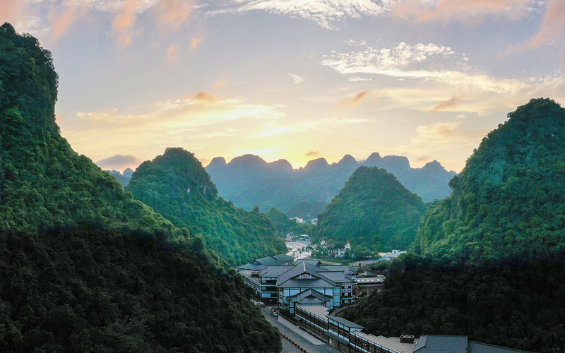 Toàn cảnh khu nghỉ dưỡng khoáng nóng Yoko Onsen Quang Hanh. 