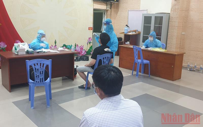 Đẩy nhanh việc xét nghiệm, bóc tách ca F0.