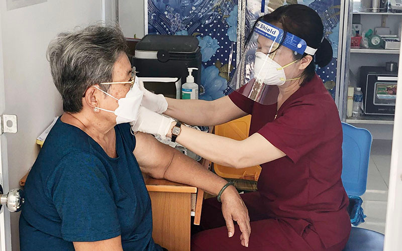 Sóc Trăng tăng cường tiêm vaccine ngừa Covid-19 cho người dân để tạo miễn nhiễm cộng đồng.