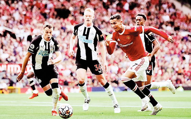 Drama của Ronaldo khiến cả thế giới tẽn tò và ngẩn ngơ...